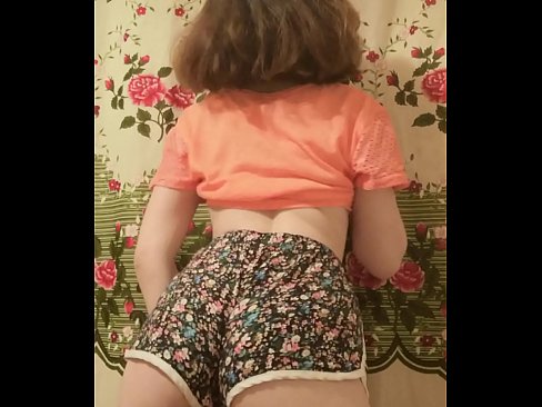 ❤️ Сексуальная юная малышка делает стриптиз снимая свои шортики на камеру ❤️ Секс видео у нас