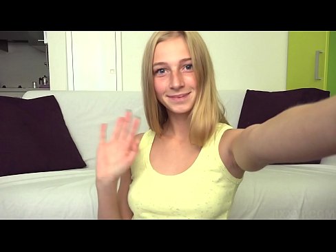 ❤️ Когда мне скучно, я лениво мастурбирую свою розовую писечку ❤️ Секс видео у нас