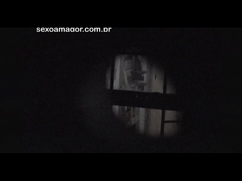 ❤️ Блондинку тайно снимает на видео соседский вуайерист, спрятанный за полыми кирпичами ❤️ Секс видео у нас
